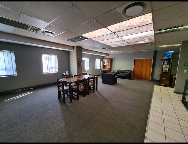 1,414M² WAREHOUSE TO LET IN MEADOWDALE